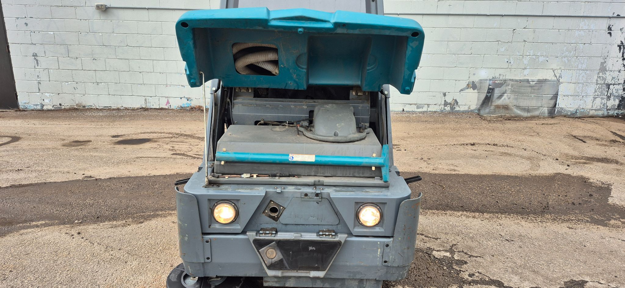 Tennant #S20, compact ride on sweeper, gas engine, 50" sweep path, 758 hours, 2012 - Image 8