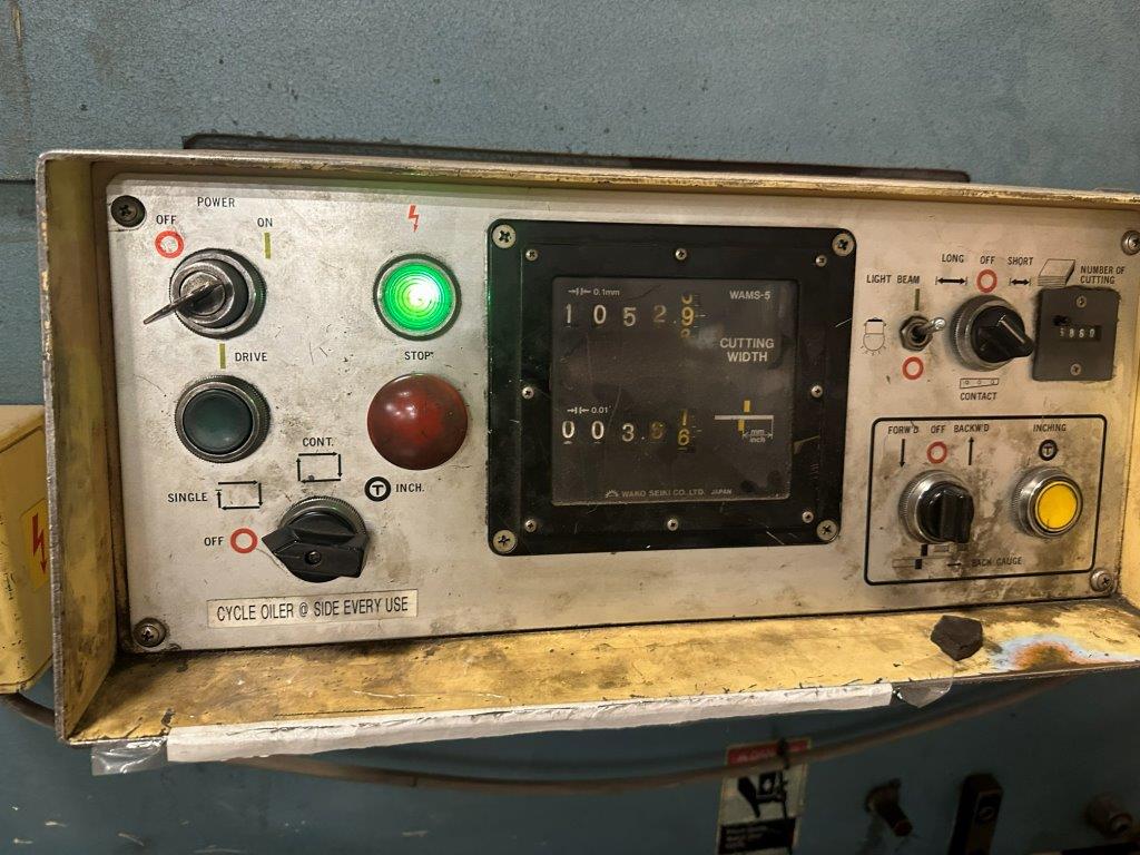 1/4" x 10' Amada #M-3060, mechanical shear, 13 hydraulic holddowns, 40" power Back Gauge, 60 SPM, 15 HP - Image 4