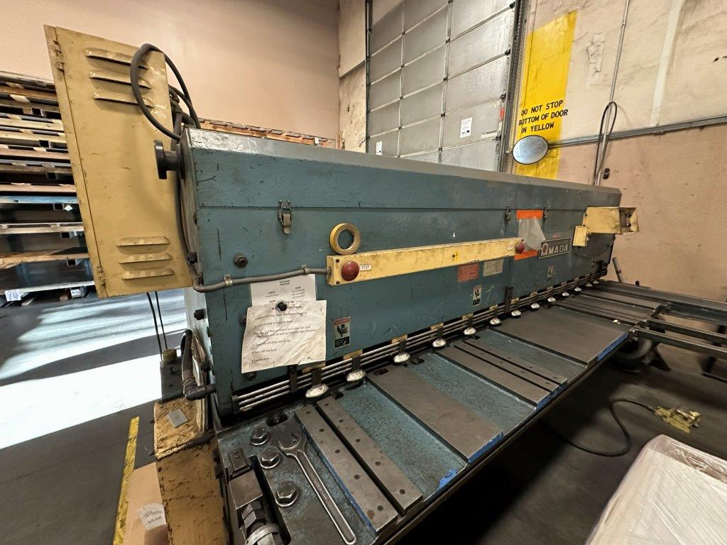 1/4" x 10' Amada #M-3060, mechanical shear, 13 hydraulic holddowns, 40" power Back Gauge, 60 SPM, 15 HP - Image 7