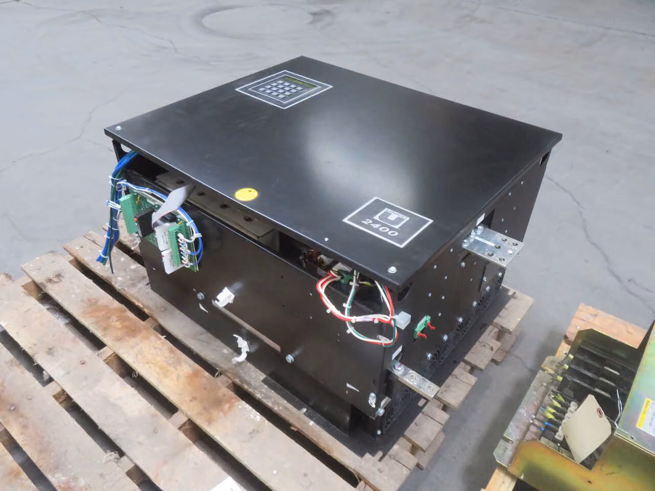 500 HP Unico #2461 E27, Inverter, 520 Volts - Image 2