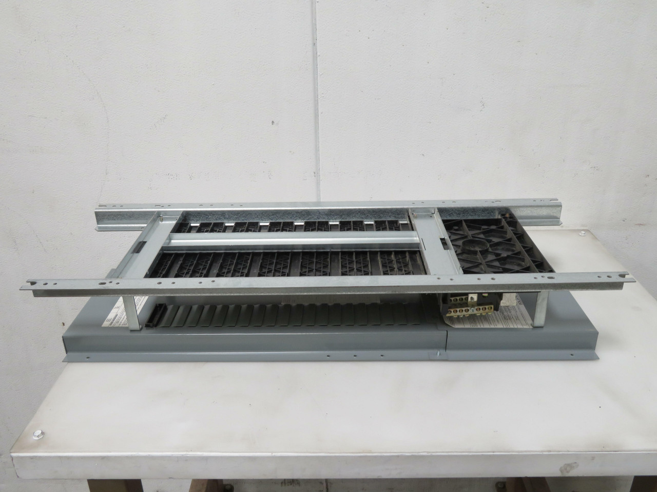 200 Amp, Square D 12199210030280001, Series E2 Panelboard, 240D/120 VAC, 3 phase, 4 Wire - Image 4
