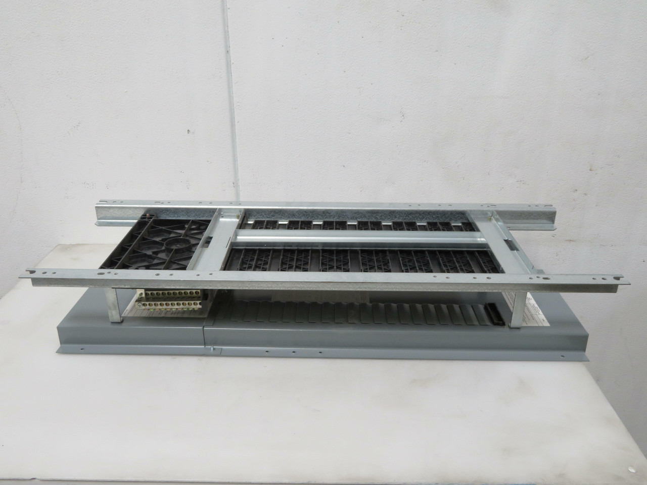 200 Amp, Square D 12199210030280001, Series E2 Panelboard, 240D/120 VAC, 3 phase, 4 Wire - Image 6