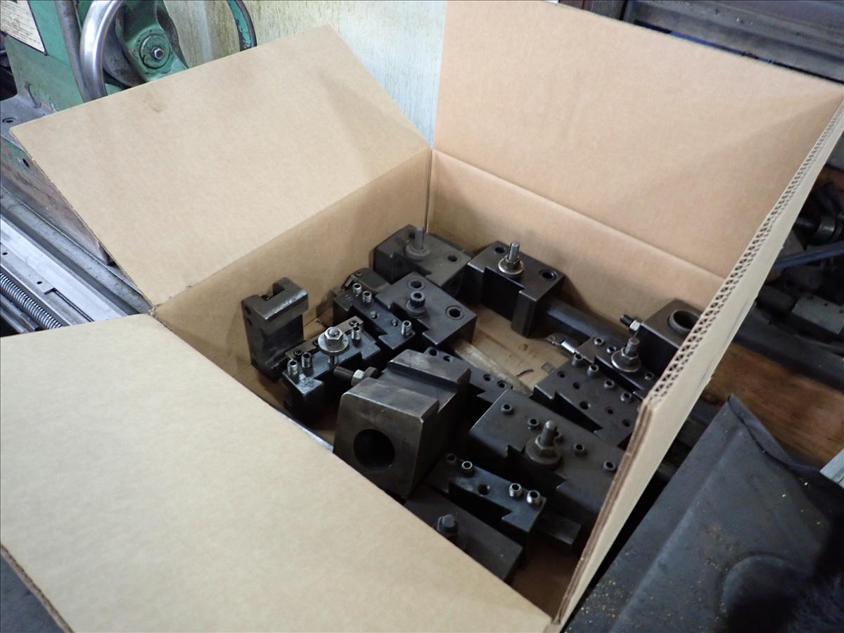 24" x 104" FAT #PONAR-WROCLAW-TUR-63, Engine Lathe, 16" 4-jaw chuck, (2) steady rests, tool post, tailstock - Image 9