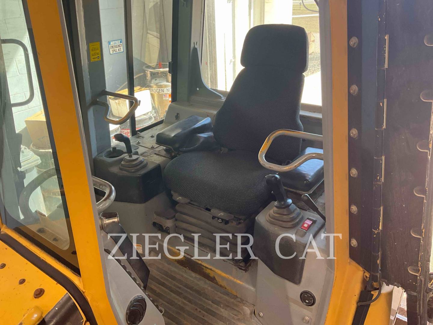 Caterpillar D5G, 11575 hours, S/N: RKG02214, 2006 - Image 8
