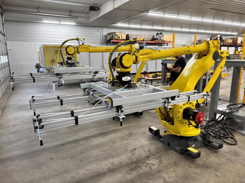 Fanuc #410i, robotic case palleti, gripper, 35 boxes/min., 10' infeed conveyor, pallet dispenser, 15' pallet - Image 2