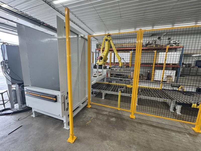 Fanuc #410i, robotic case palleti, gripper, 35 boxes/min., 10' infeed conveyor, pallet dispenser, 15' pallet - Image 5