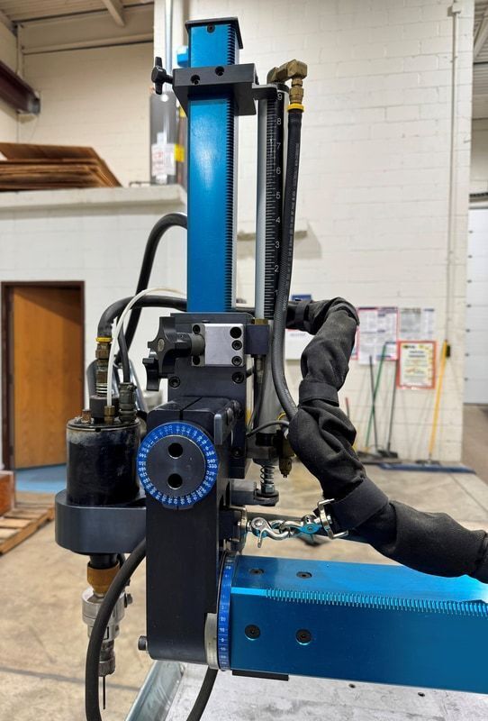 Cammann #C-27SQSS, 15 KVA, 1-1/2" one-cut tap capacity, 4-Axis, 360° rotation, 2002 - Image 6
