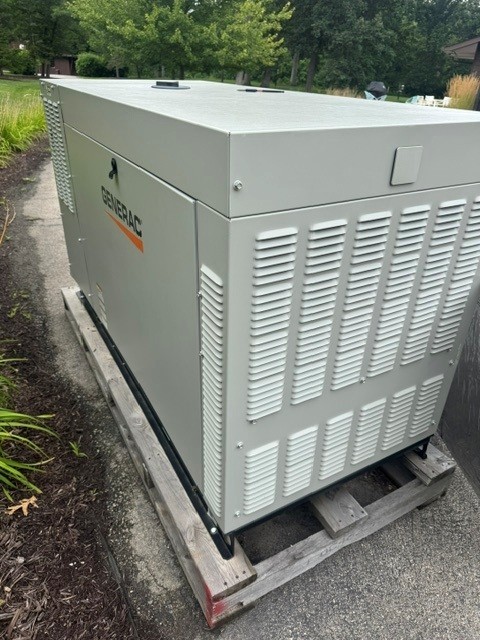 25 KW Generac #QT02524ANANA, NG/LP generator set, 120/240 Volts, 1-phase, 2.4L engine, S/N 3004322630, 2019 - Image 2