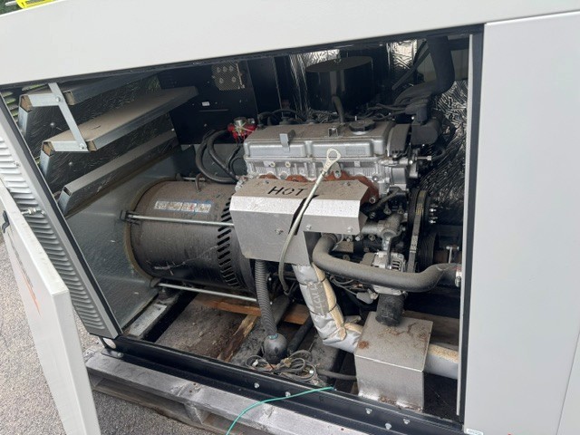 25 KW Generac #QT02524ANANA, NG/LP generator set, 120/240 Volts, 1-phase, 2.4L engine, S/N 3004322630, 2019 - Image 3
