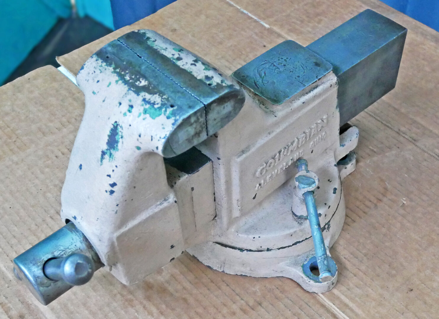 Columbian, 4" Bench Vise, 4" Jaw Width - Image 3