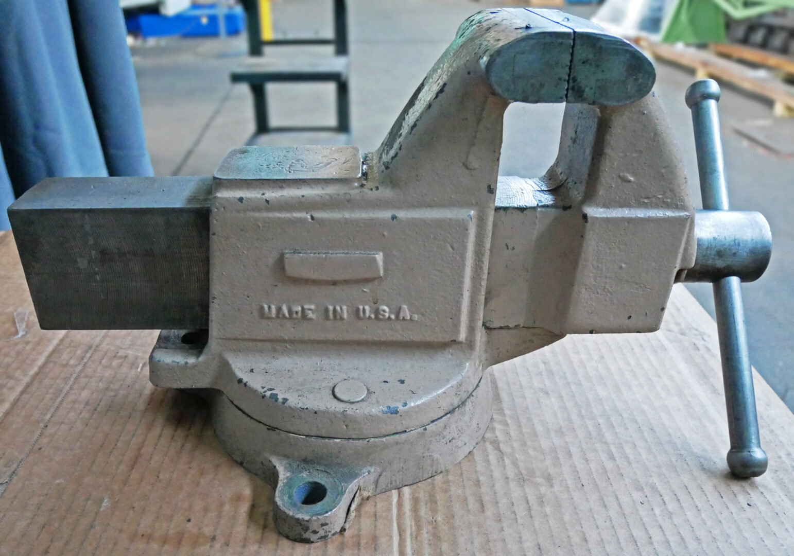 Columbian, 4" Bench Vise, 4" Jaw Width - Image 5