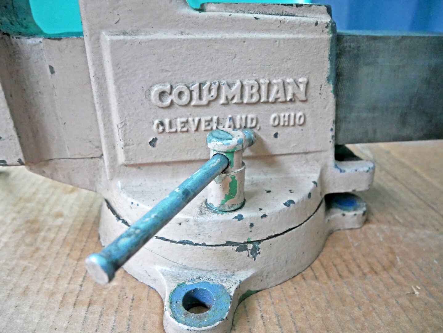 Columbian, 4" Bench Vise, 4" Jaw Width - Image 6
