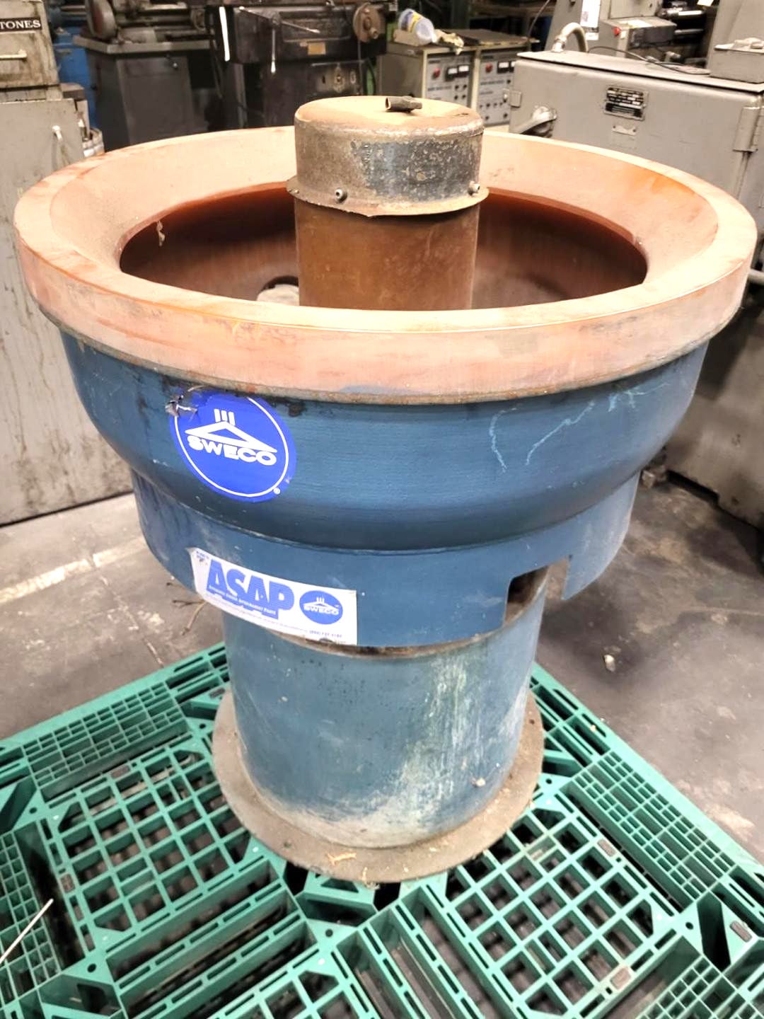Sweco, Vibratory Finishing Bowl, 32" diameter, tumbling/polishing - Image 1