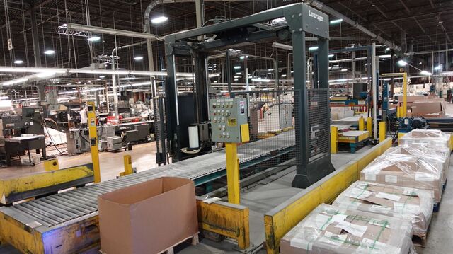 Lantech, automatic pallet stretch wrapper, conveyorized, w/ Signode compression strapping machine, powered - Image 1