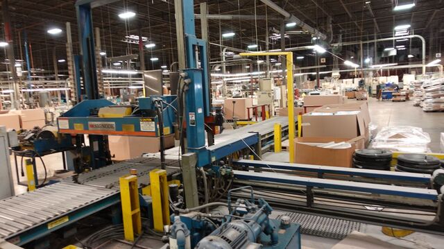 Lantech, automatic pallet stretch wrapper, conveyorized, w/ Signode compression strapping machine, powered - Image 4