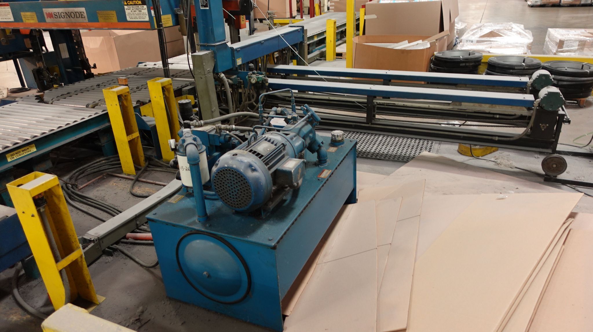 Lantech, automatic pallet stretch wrapper, conveyorized, w/ Signode compression strapping machine, powered - Image 5