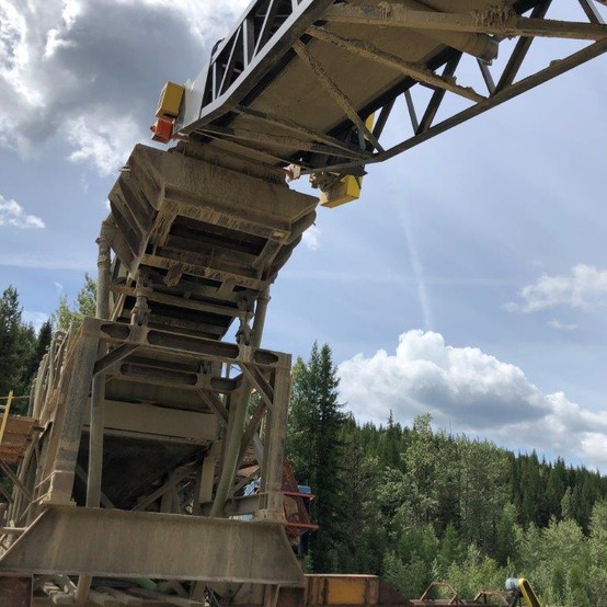 36" wide x 60' long Portable Stacking Conveyor, truss style frame, belt drive, single axle tandem wheel - Image 4