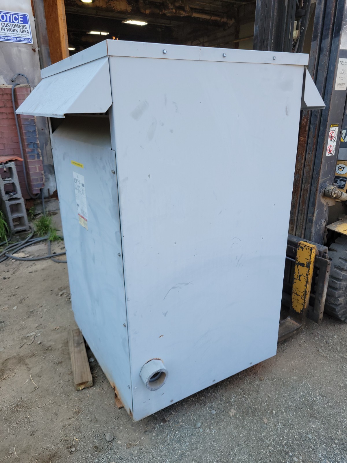 300 KVA 480 Delta Primary, 208Y/120 Secondary, Eaton #V48M28T33EE, Dry Type Transformer, 3 phase, 3R - Image 9