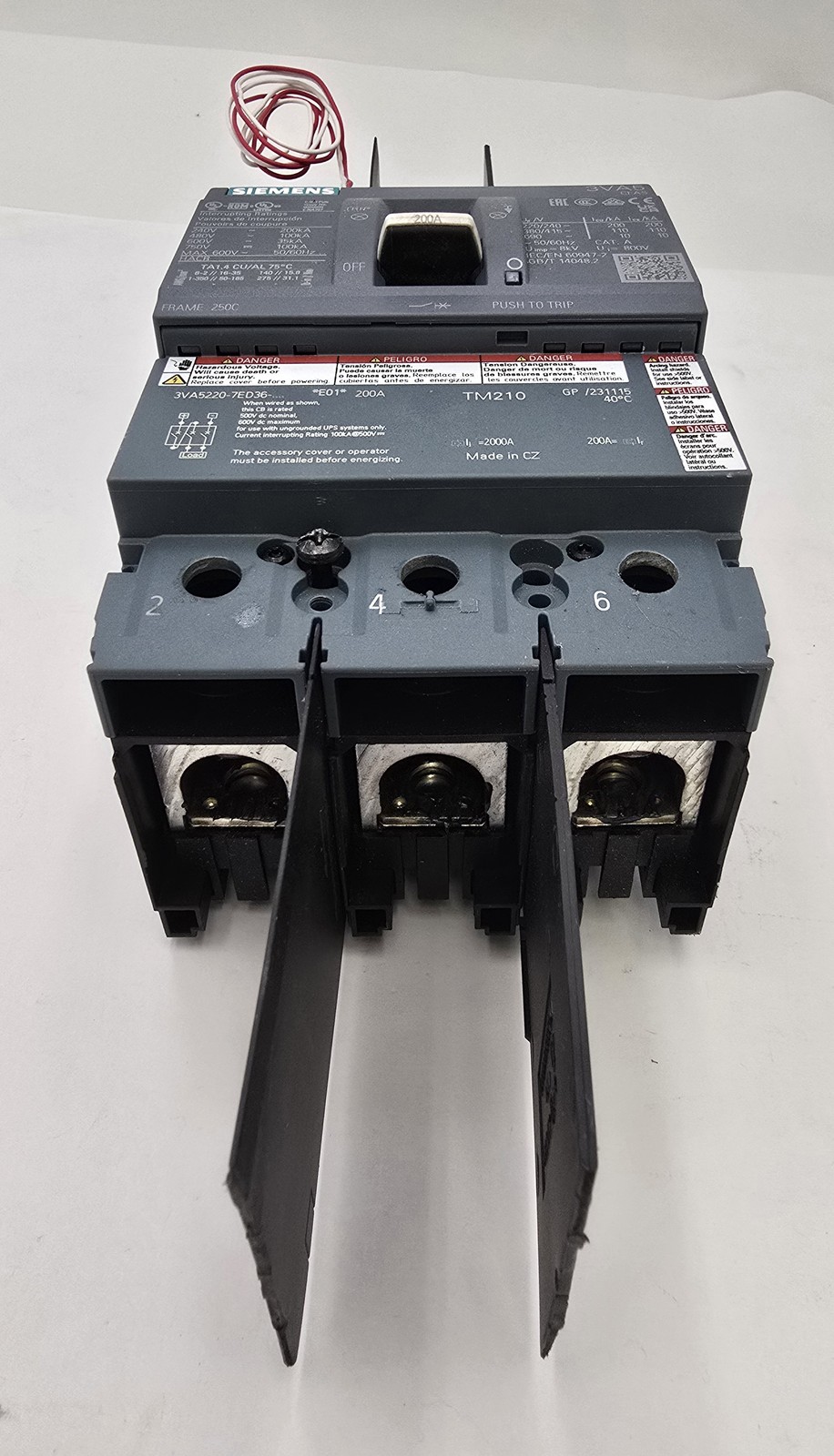 200 Amps, Siemens #3VA5220-7ED36-0AA0, Circuit Breaker, Shunt Trip, 3P, 600 Volts - Image 3