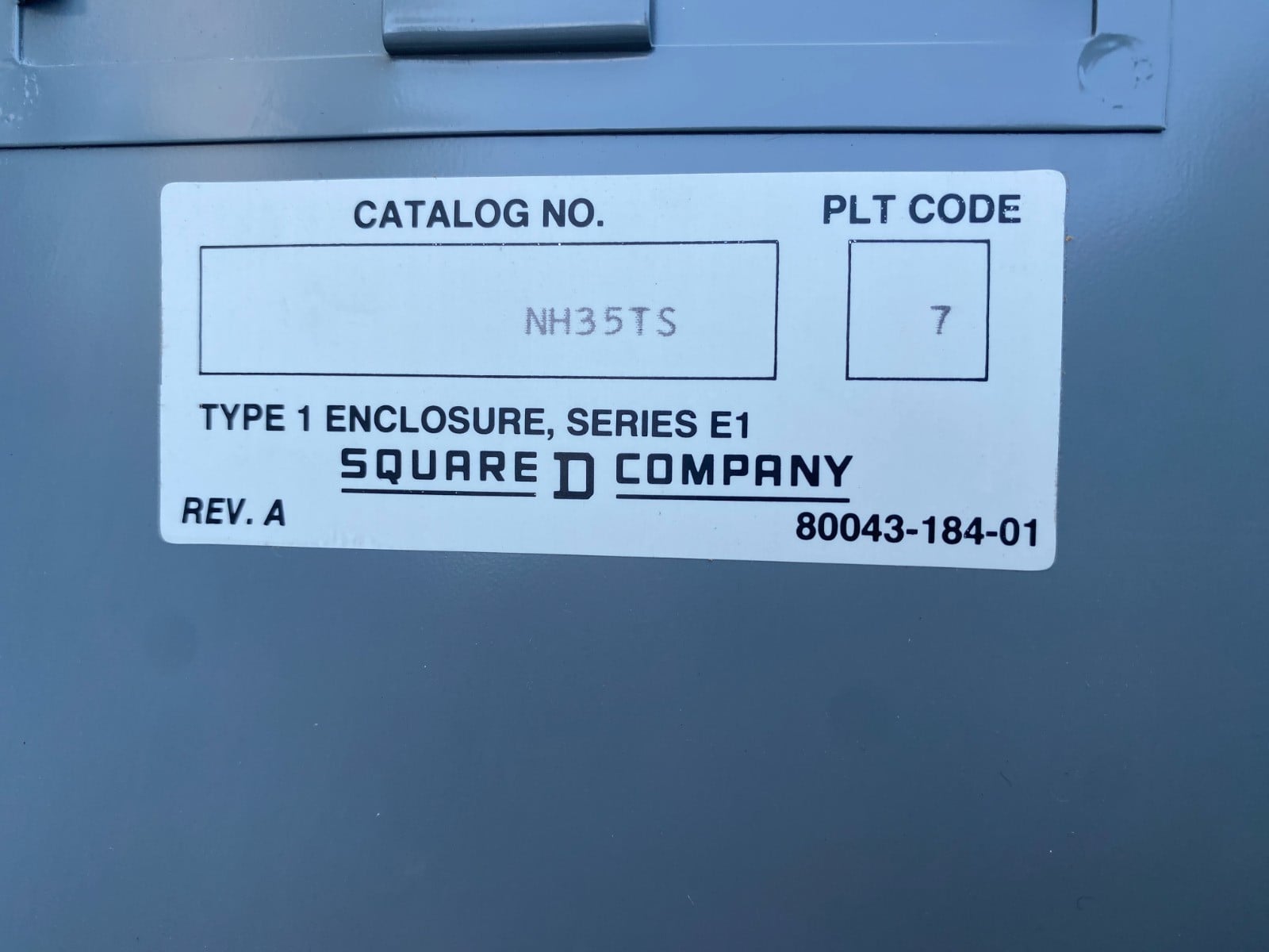 225 Amp. Square D #NEHB-94637-549, Panelboard, 277/480 Volts, 3 phase, 4W, 30 Space, Type 1, w/ EHB34040 - Image 3