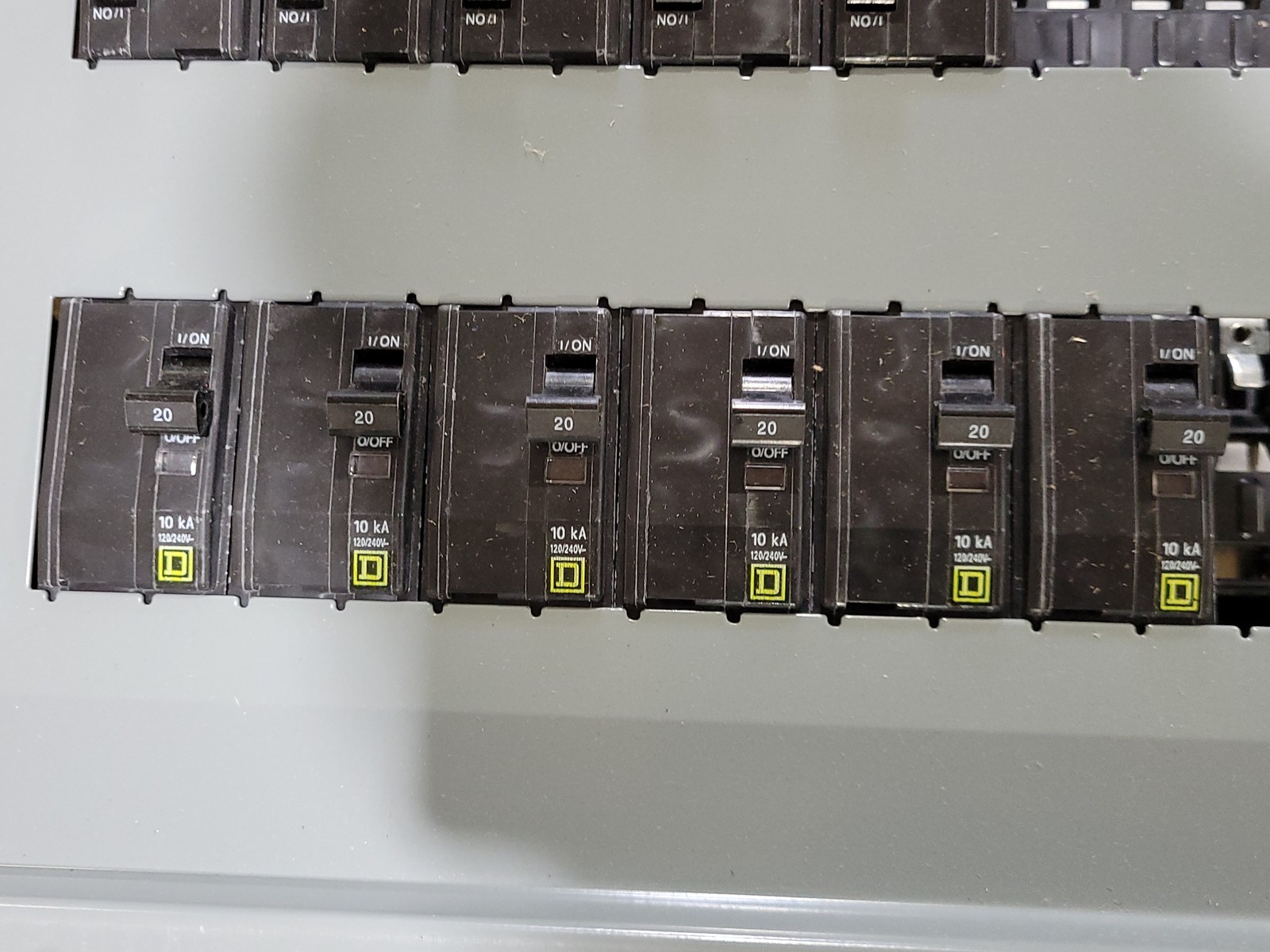 225 Amp. Square D #NQ, Panelboard Interior, 208Y/120 Volts, 3 phase, 4W, 42 Space, w/ (11) QOB220, QBL32225 - Image 4