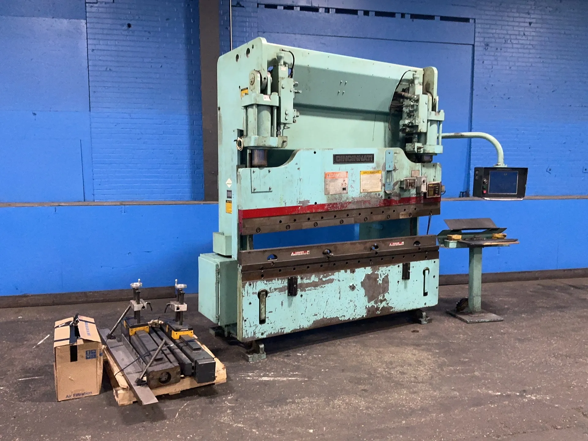 90 Ton, Cincinnati #90-FM-II-X-6-FT., Hydraulic Press Brake, 6' overall, 8" stroke, back gauge, Cincinnati - Image 1