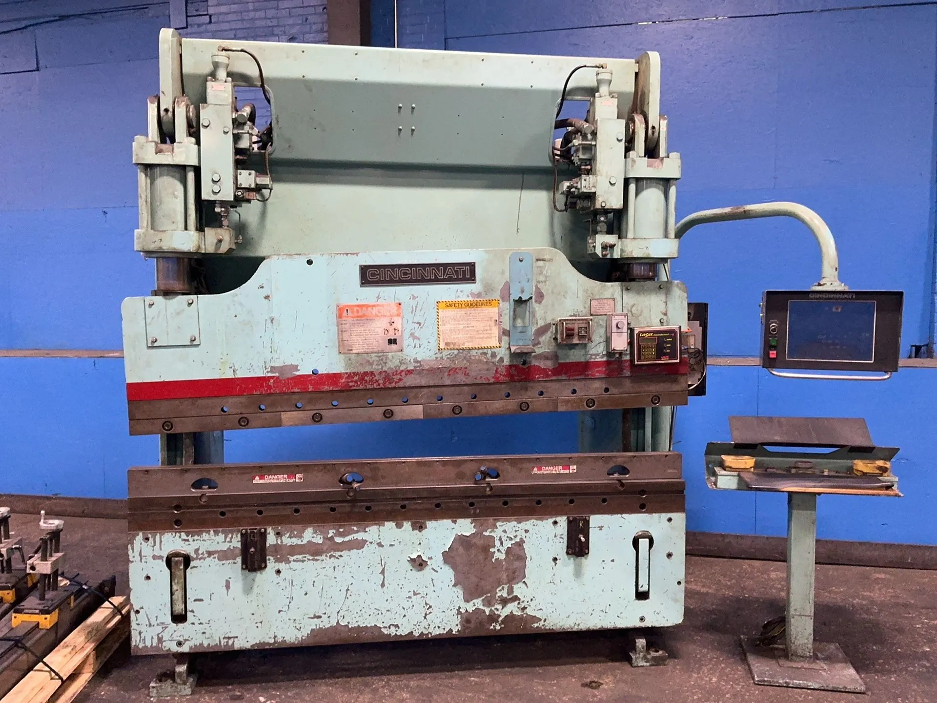 90 Ton, Cincinnati #90-FM-II-X-6-FT., Hydraulic Press Brake, 6' overall, 8" stroke, back gauge, Cincinnati - Image 3