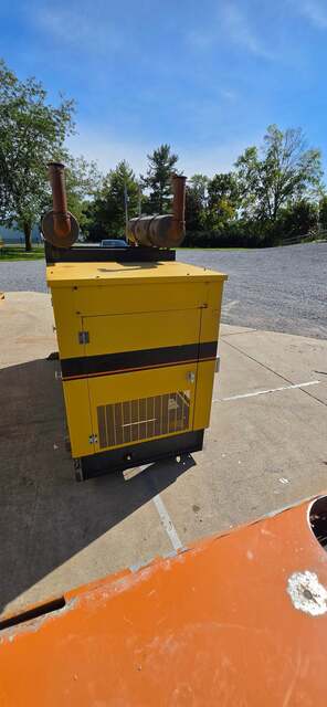 60 KW Generac, NG/LP generator set, 7.4L GM, 277/480 Volts, 3 phase, enclosure, 70 hours - Image 7