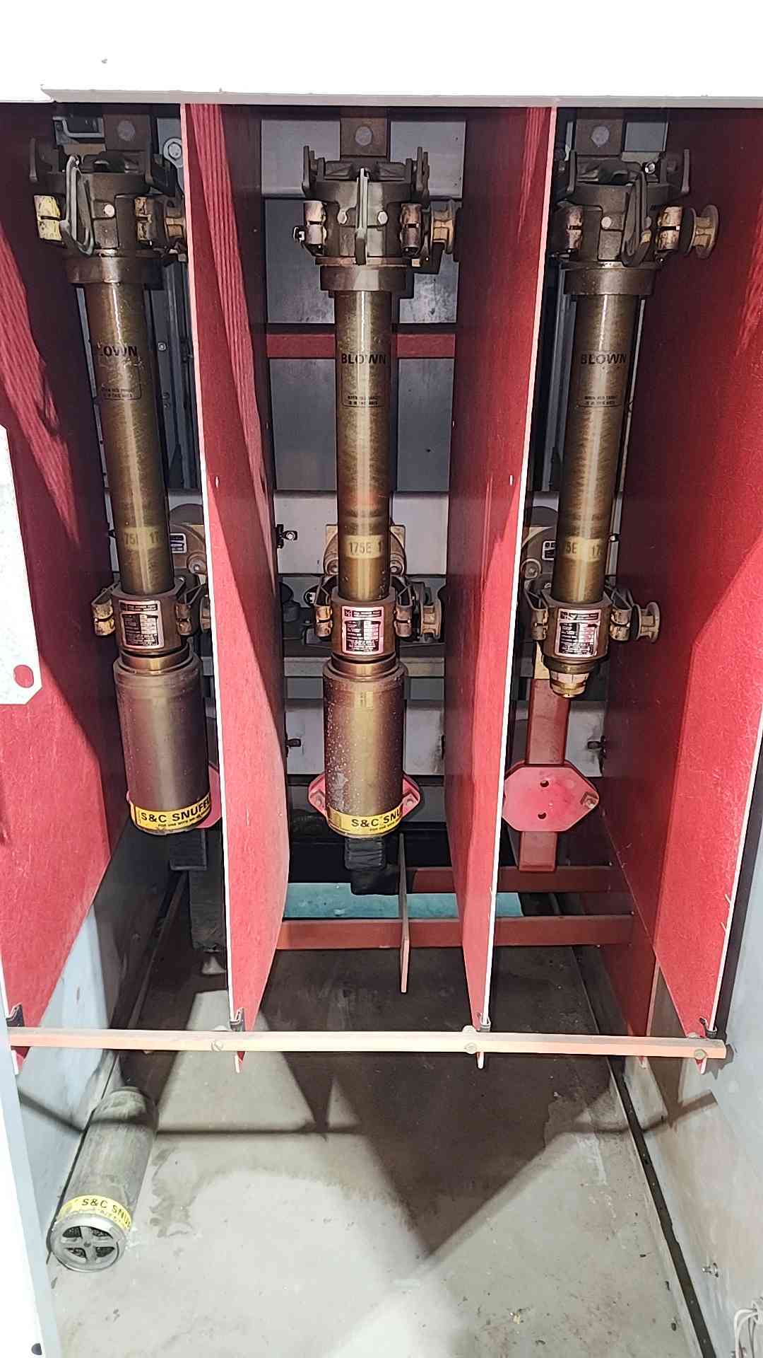 600 Amps, Siemens Type QR, metal enclosed outdoor switchgear, 15 KV - Image 6