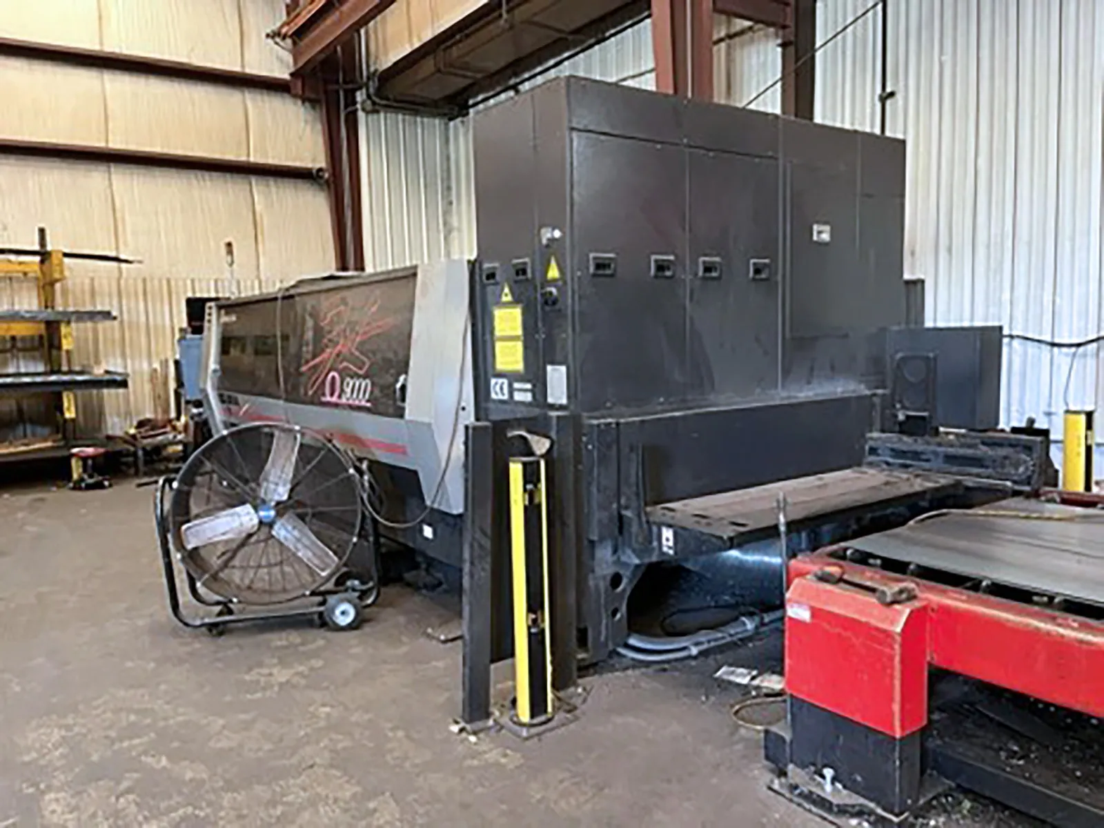 Amada #Ensis-3015-AJ, fiber laser, 9000 watt, 121" X, 61" Y, 3.93" Z, AMNC 3i Control, dual pallet shuttle - Image 2