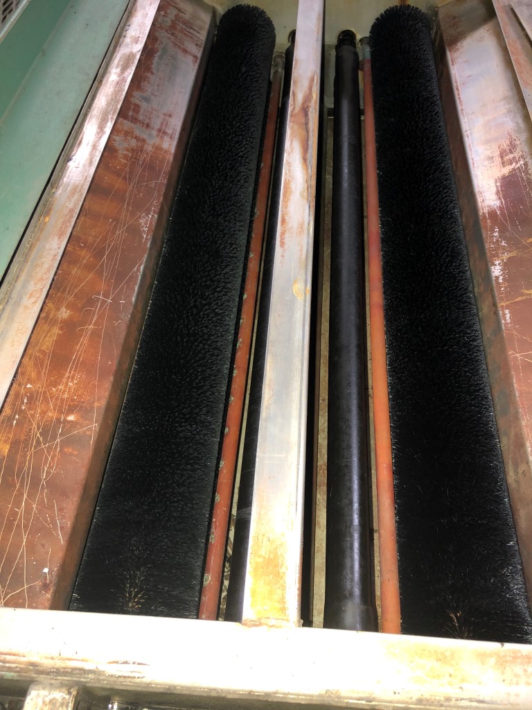 Billco, 48" 8 brush horizontal glass washer - Image 3