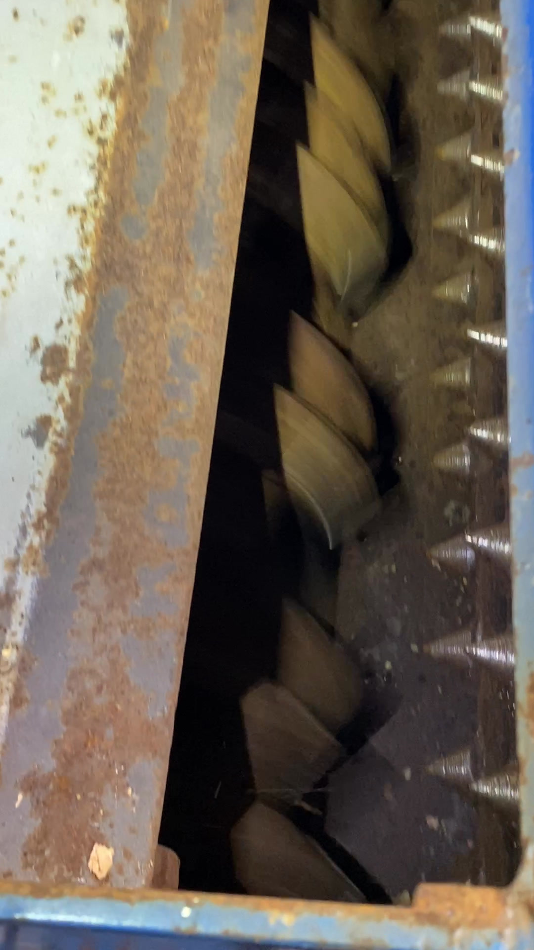 Westinghouse Salem #1638HTH, Horizontal Wood Waste Grinder, vibrating infeed conveyor, 37" max. working - Image 5