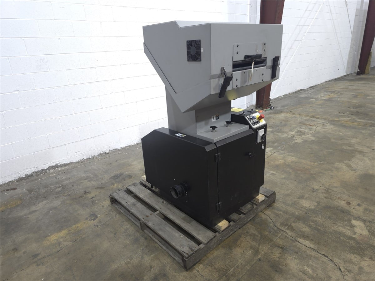 8" x 14" Rapid #200-36-RF, roll-feed granulator, 7.5 HP, 1180 RPM, 3 knife open rotor, 2 bed knives - Image 3