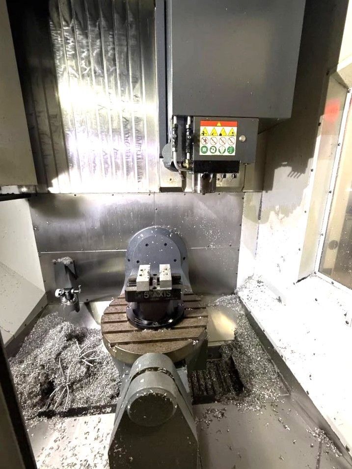 Haas #UMC-750, 5-Axis CNC vertical machining center, 30" X, 20" Y, 20" Z, 8100 RPM, CAT 40, 30 HP, 40 - Image 2