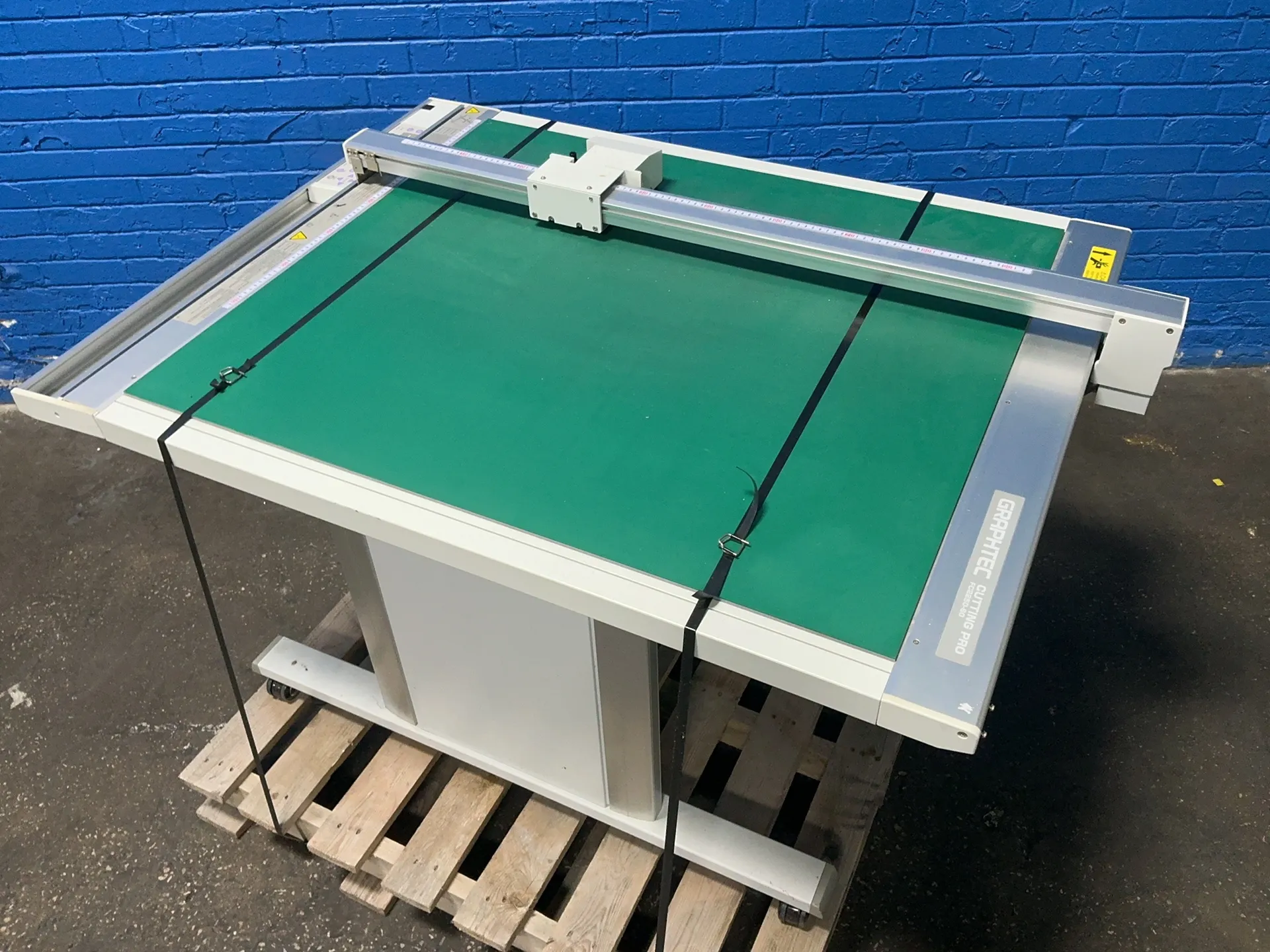 Graphtec #FC2250A-60VC, cutting plotter, 24" x 36" capacity, 1/50/60/100/120 - Image 1