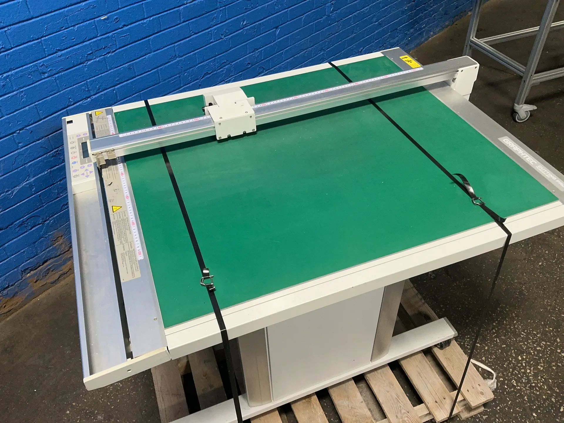 Graphtec #FC2250A-60VC, cutting plotter, 24" x 36" capacity, 1/50/60/100/120 - Image 2
