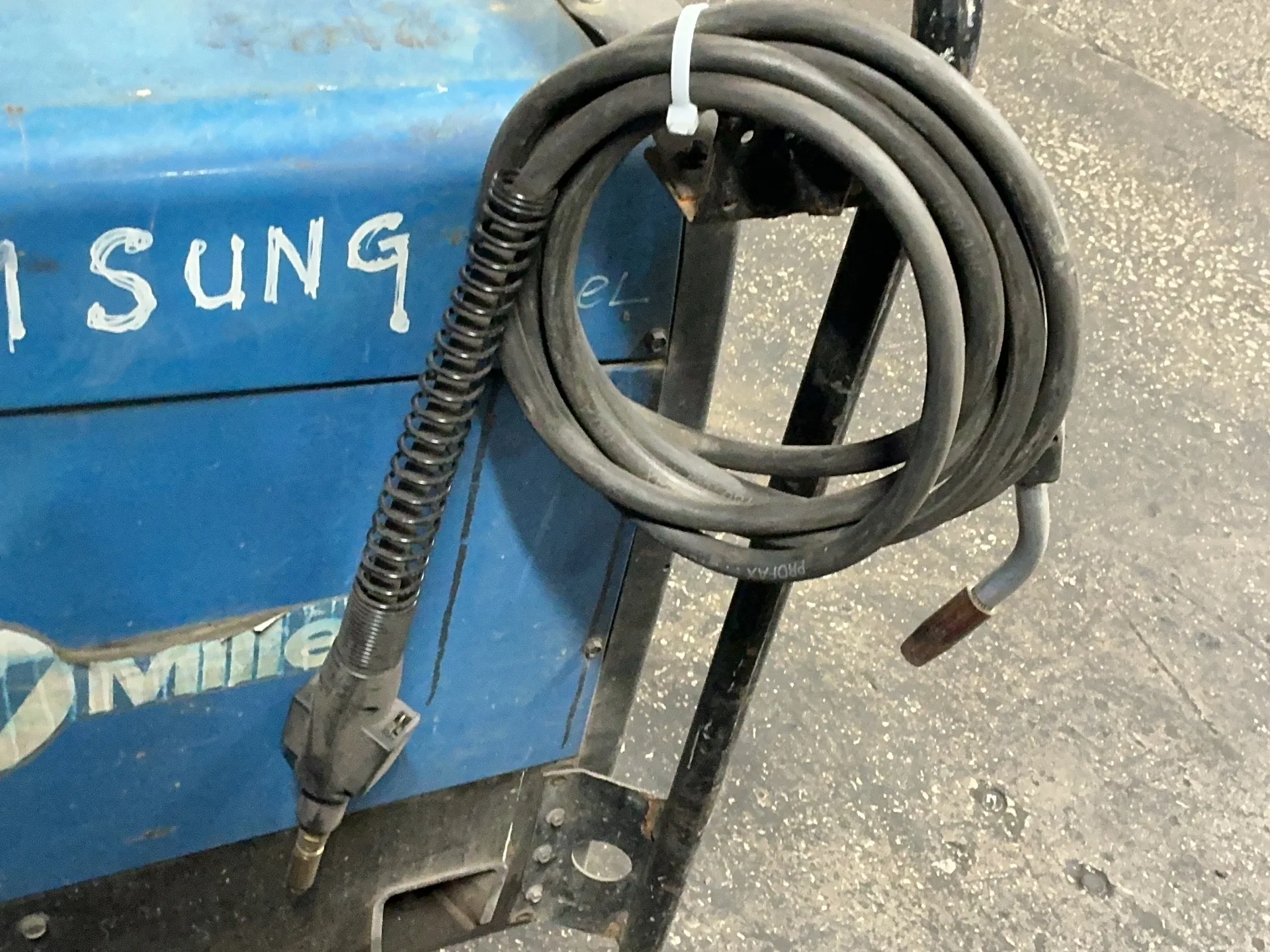 Miller #Bobcat-250, welder/generator, 250 Amps, 10,000 width generator, 10 KW, 1/60/120/240 - Image 4