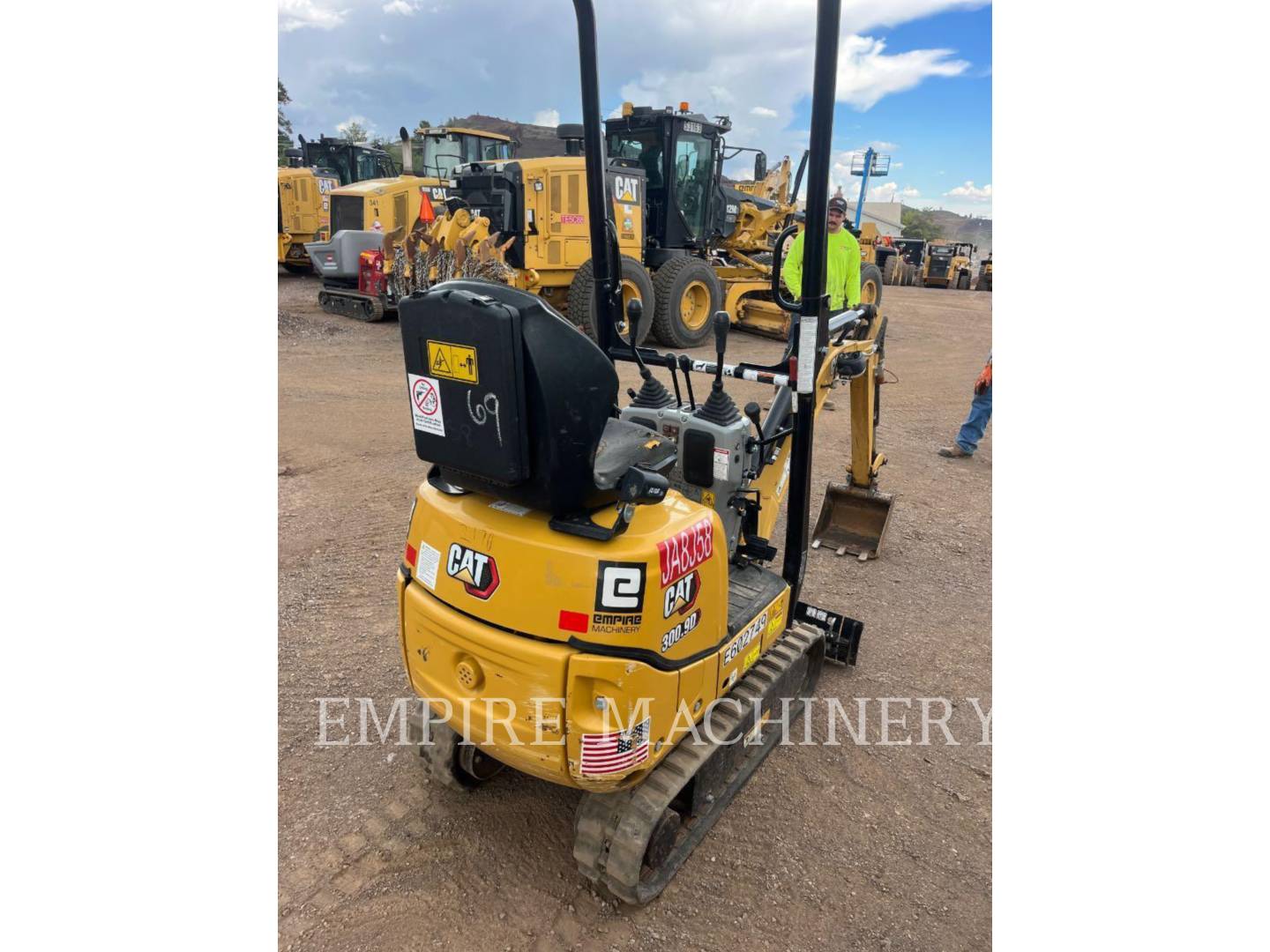 Caterpillar 300.9D, 131 hours, S/N: LJ202170, 2023 - Image 2