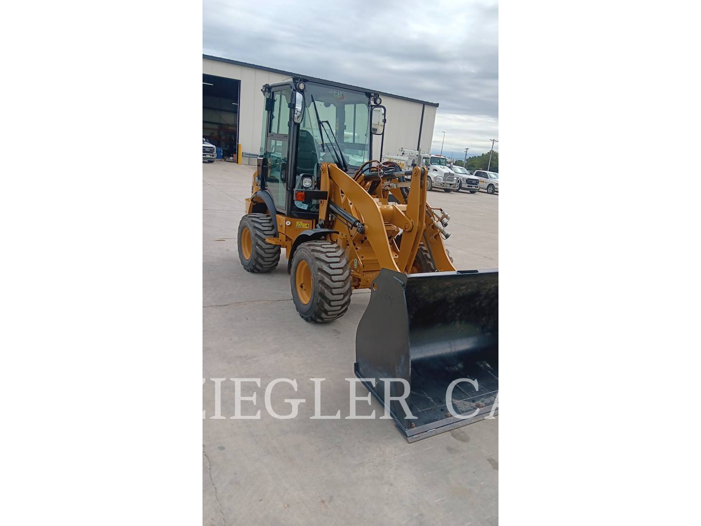 Cat 903, Wheel Loader, 55 hours, S/N: YH400293, 2025 - Image 2