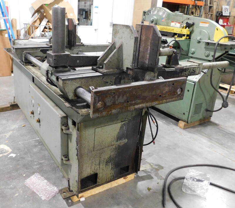 18" x 20" Hyd-Mech #V-18A, automatic vertical bandsaw, 1.25" x 14' 11" blade, 65-385 FPM, hydraulic tilt - Image 5