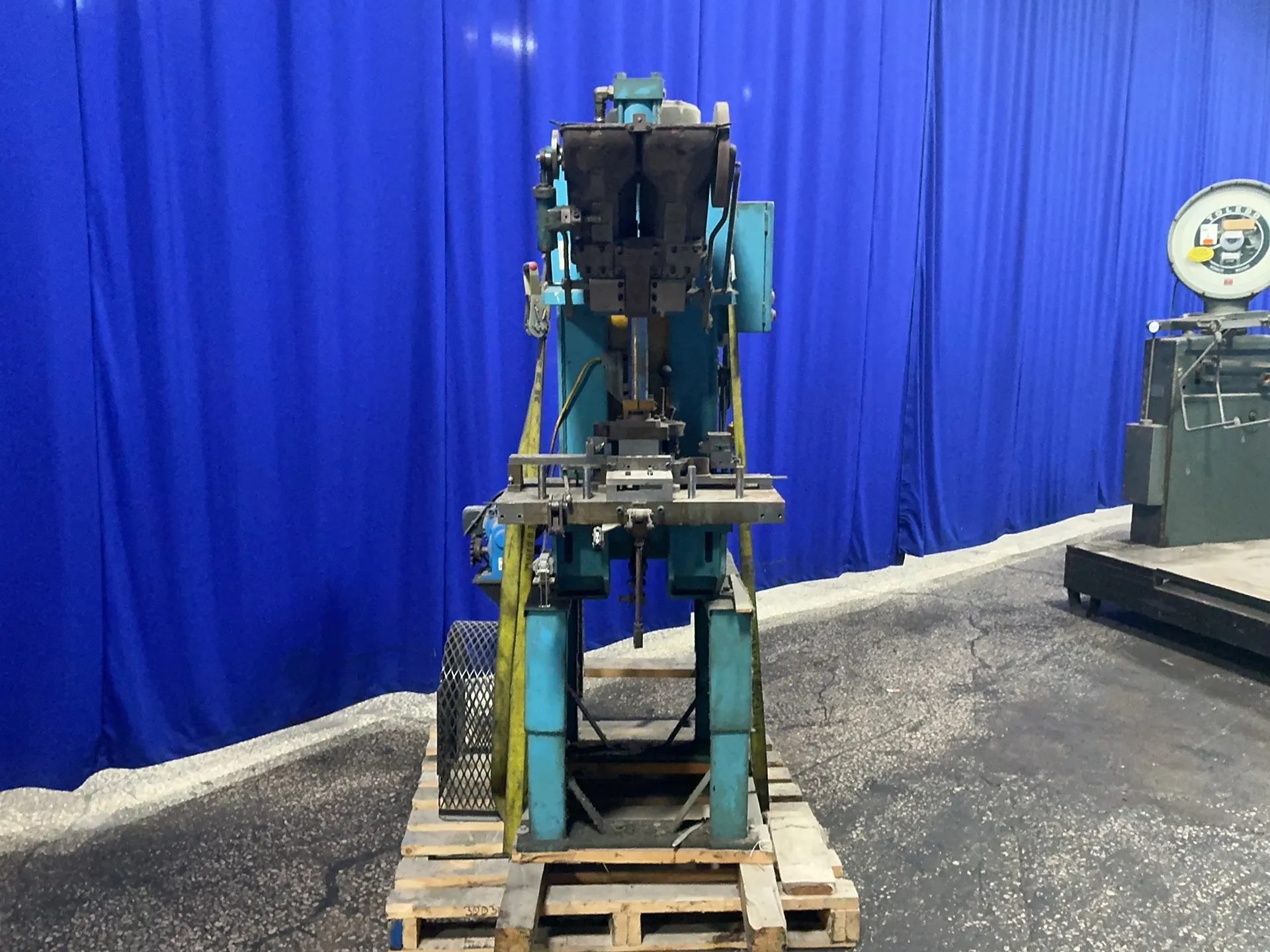 8 Ton, Multipress #W4R87M, press, 14" x 27" table, 1930 PSI, 7.5 HP, 1745 RPM, 460 V. - Image 2