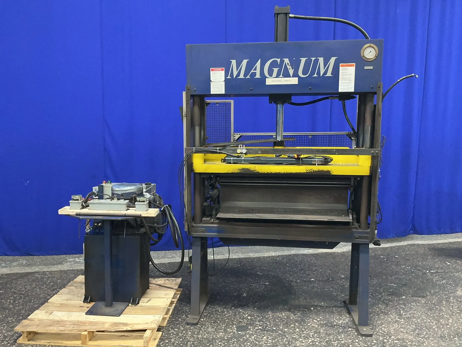 17.6 Ton, Magnum #HFP-15B, folding press, 2500 PSI, 4" ram bore, 7.5 HP, 1760 RPM, Multi-Voltage - Image 1