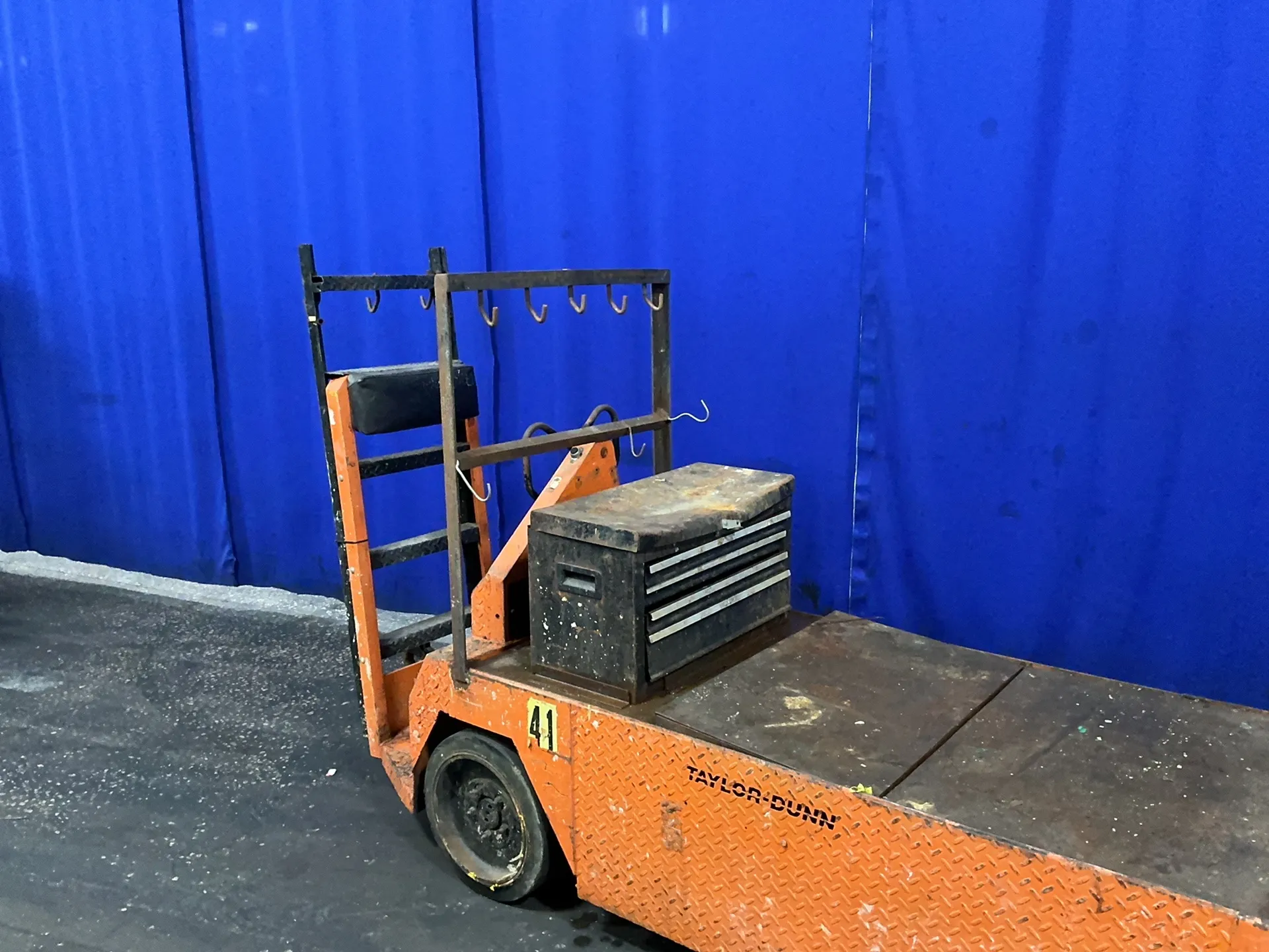 1,700 lb. Taylor-Dunn #SC1-75, order picker cart, 24 VDC, key, tool cabinet, 6" vise - Image 3
