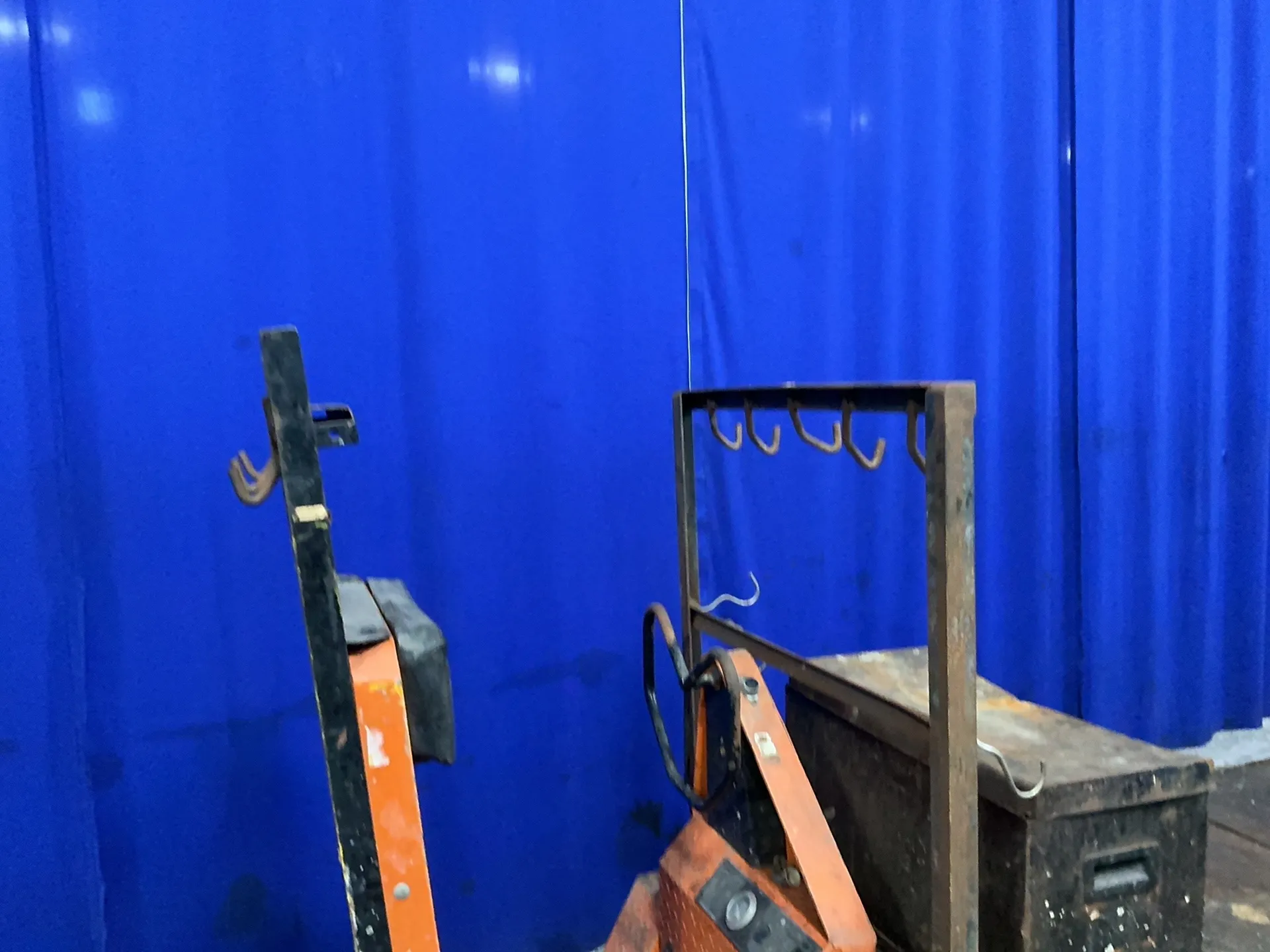 1,700 lb. Taylor-Dunn #SC1-75, order picker cart, 24 VDC, key, tool cabinet, 6" vise - Image 6