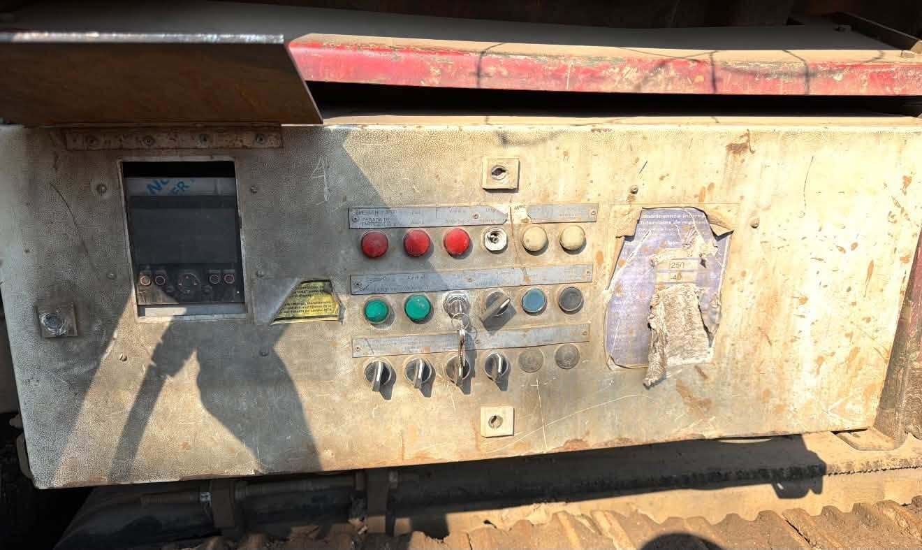 Hammel #950DK, Portable Dual Shaft Shredder, slow speed, track mounted, 710 HP, hydraulic drive, remote - Image 4