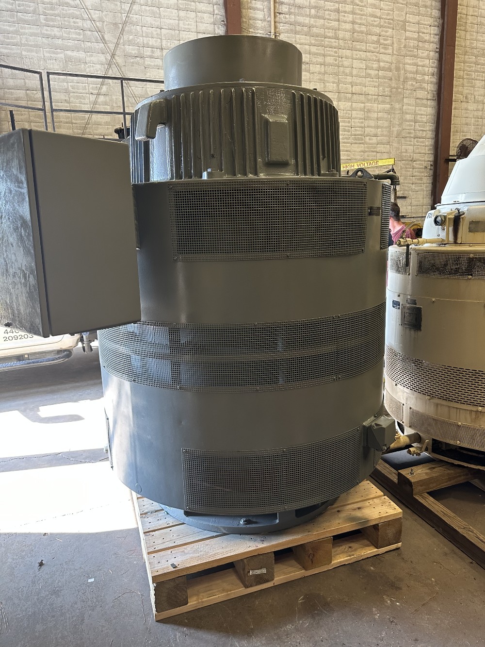 ge HP - RPM 600hp 720rpm 2300/4000v 8446py36 (shaft matches 6810pa) wp2 - Image 1