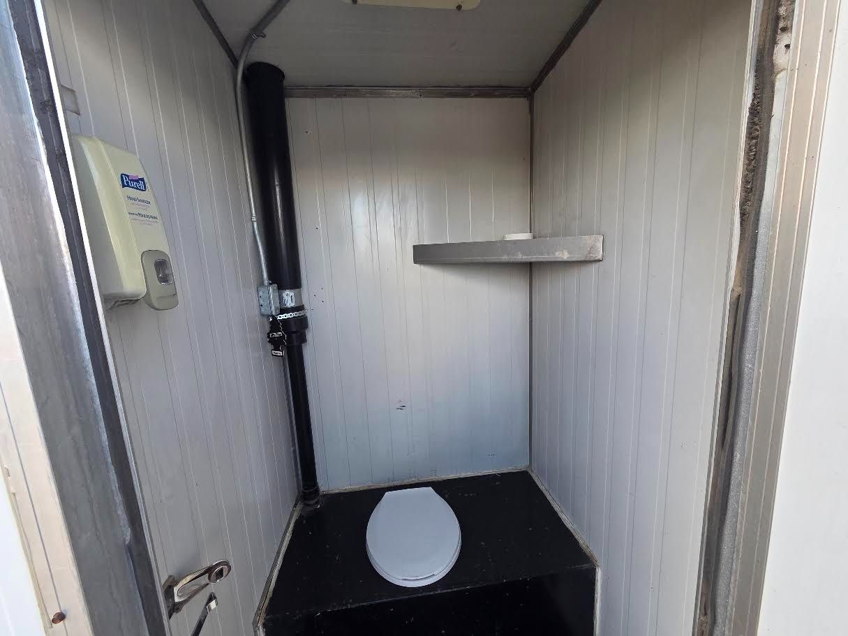 20 KW Allmand #Maxi-Lite, diesel generator set, 3-phase, 938 hours, light tower & heated washroom combo unit - Image 4