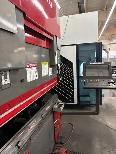 60 Ton, Cincinnati #Autoform-60AF-Plus-4, CNC press brake, 6' overall, 48" between housing, 11" stroke, 20" - Image 4