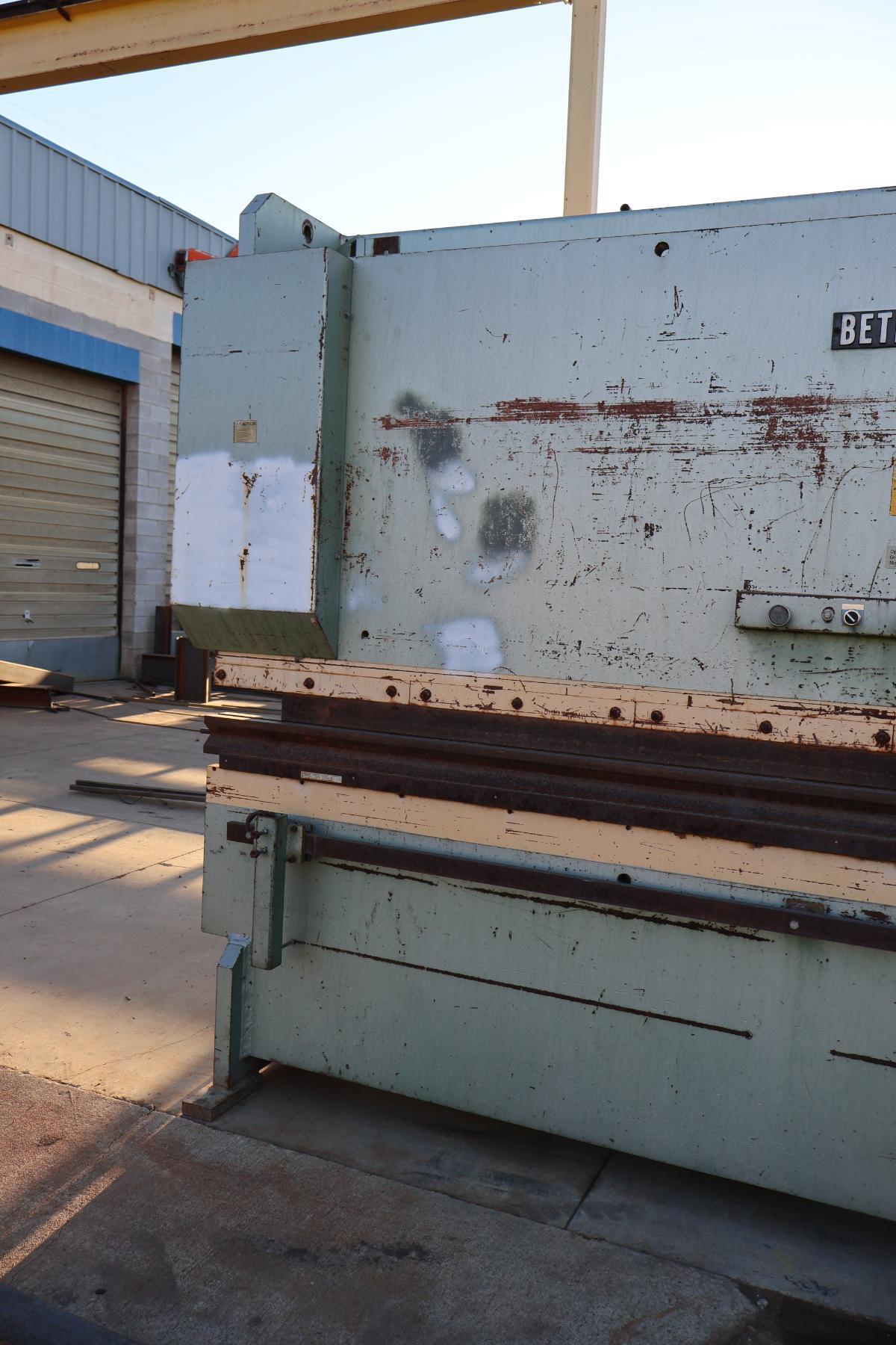90 Ton, Betenbender #12-90, hydraulic press brake, 12' overall, 132" between housing, 6" stroke, 8" throat - Image 4