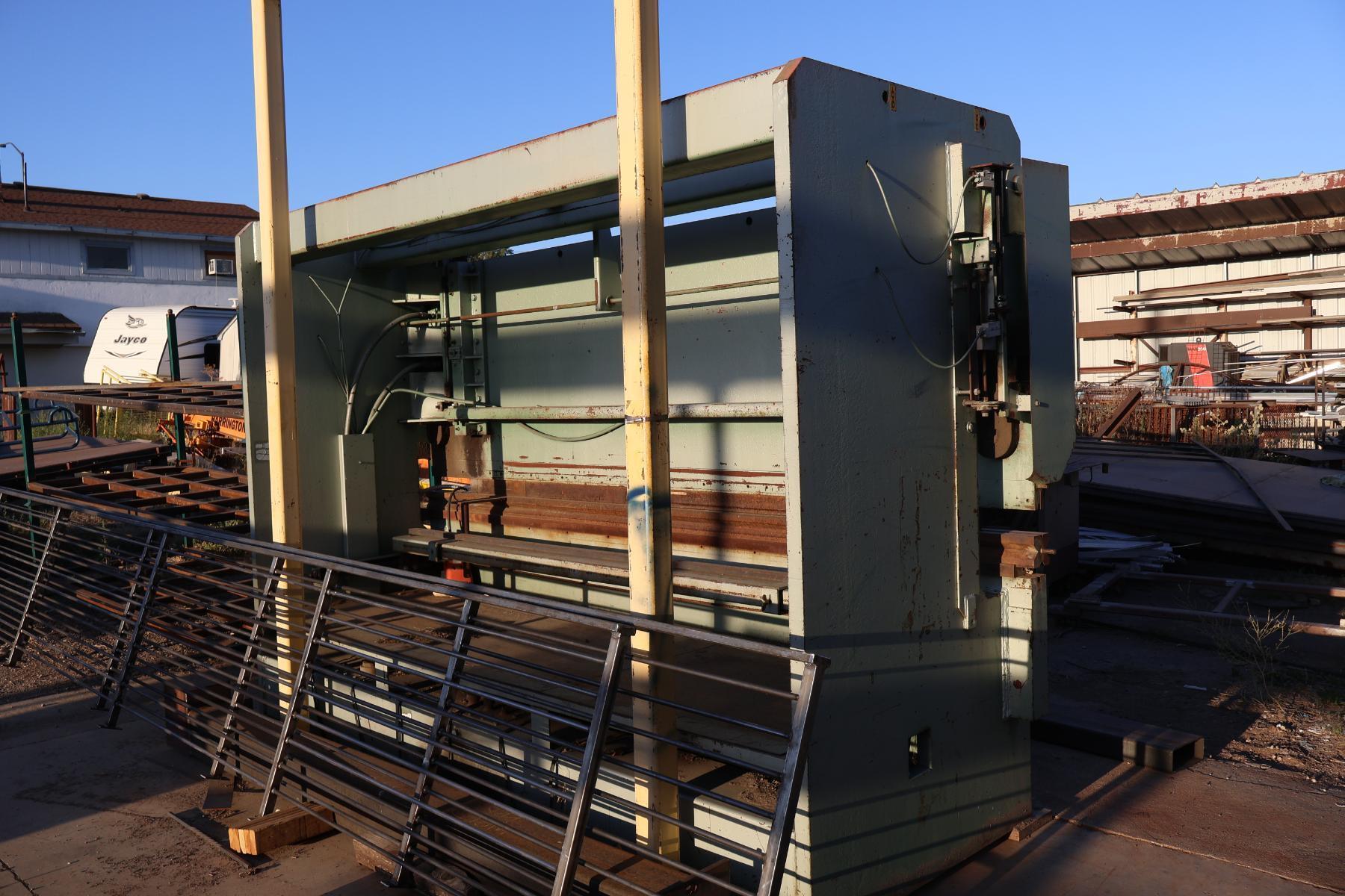 90 Ton, Betenbender #12-90, hydraulic press brake, 12' overall, 132" between housing, 6" stroke, 8" throat - Image 6